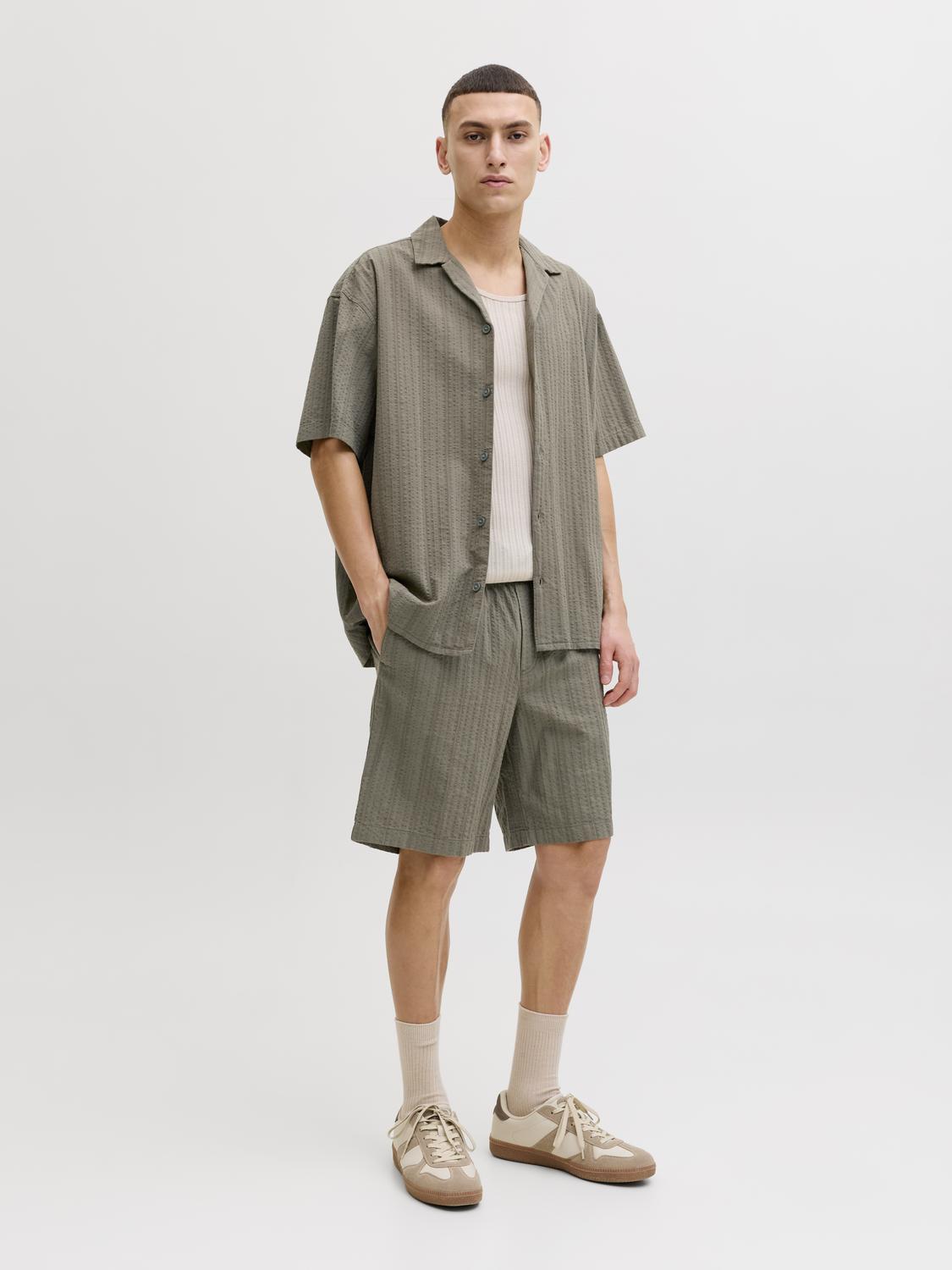 model_shot-front_full